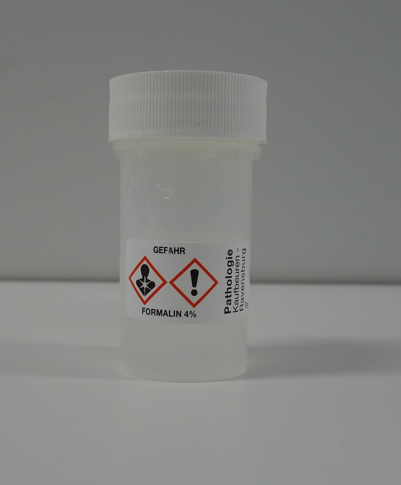 Gefäß 50 ml KM gefüllt
